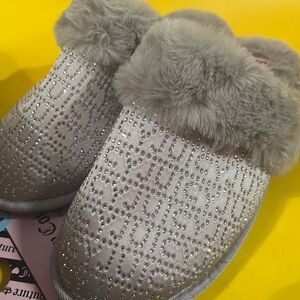 Juicy Couture 6.5-7.5 ladies M / big Kids Silver bling satin Fur Slippers NEW
